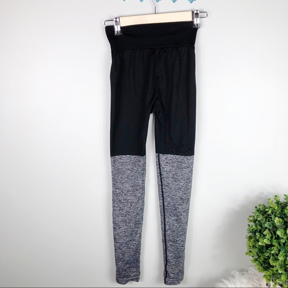 Gym Shark Seamless Two Toned Leggings Black Grey - Picture 3 of 5